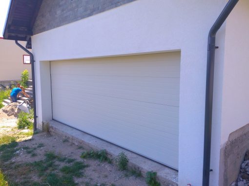 Usi de garaj