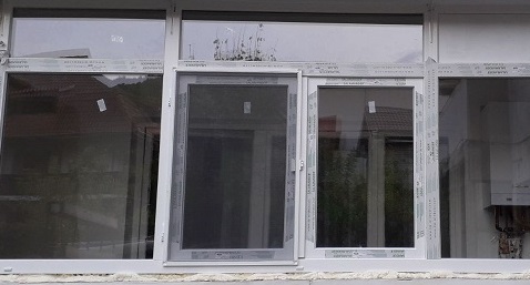 Instrument Mangle Lionel Green Street Inchiderea balconului folosind tamplaria PVC cu geam termopan sau tripan